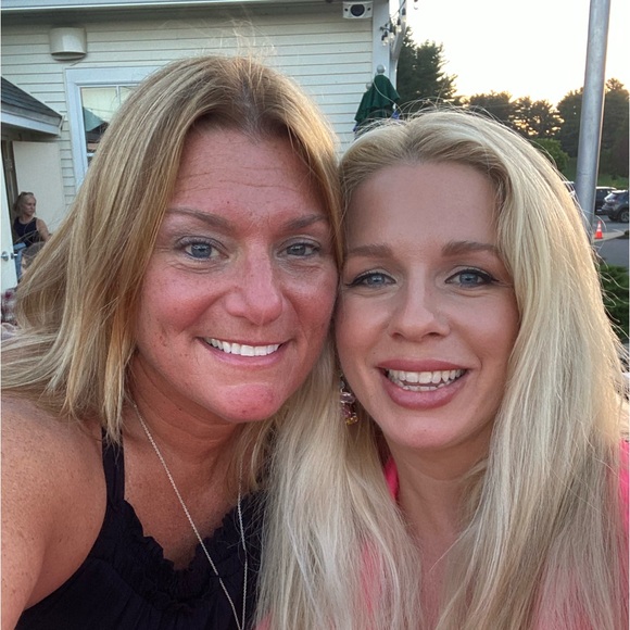 Meet your Posher, Jillian - Picture 2 of 5